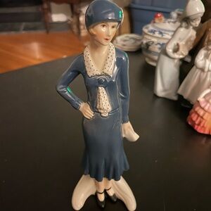 Beautiful Goebel Figurine “The Cosmopolitan”